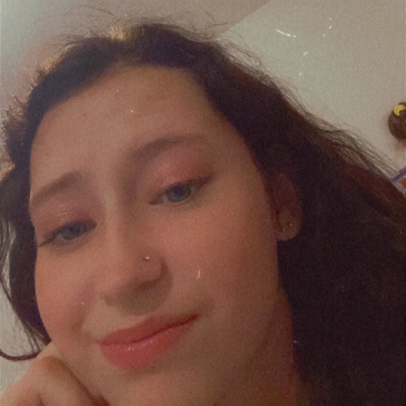 Meet your Posher, Alexis - Picture 1 of 1